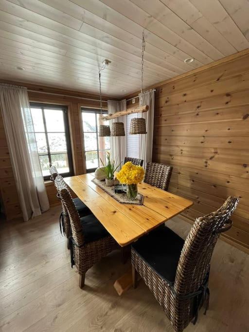 Cabin In Beautiful Surroundings At Harpefossen Nordfjordeid Exterior foto