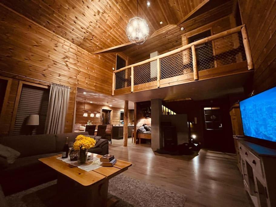 Cabin In Beautiful Surroundings At Harpefossen Nordfjordeid Exterior foto
